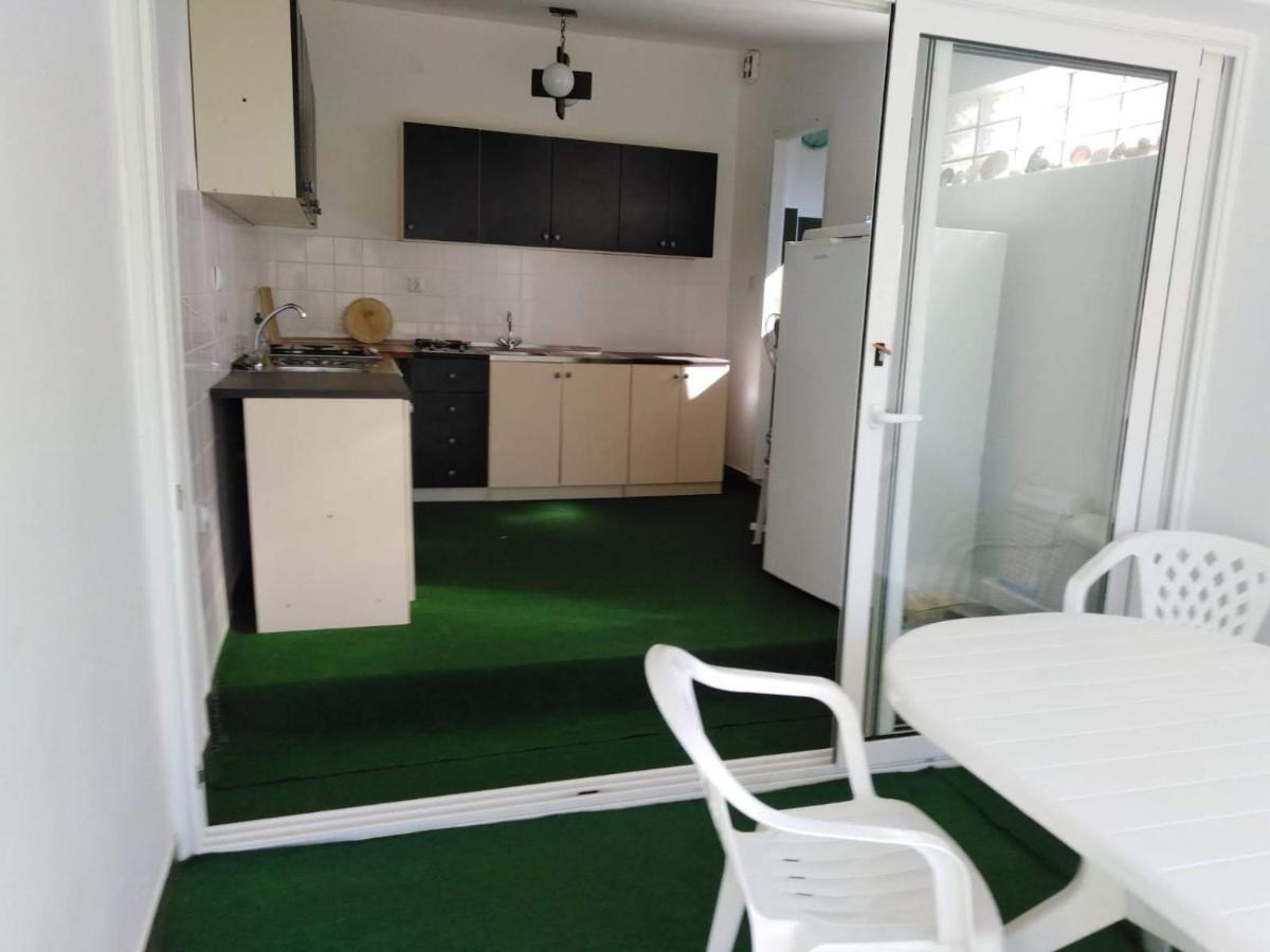 פרוי Apartments Free Parking Big Garden מראה חיצוני תמונה